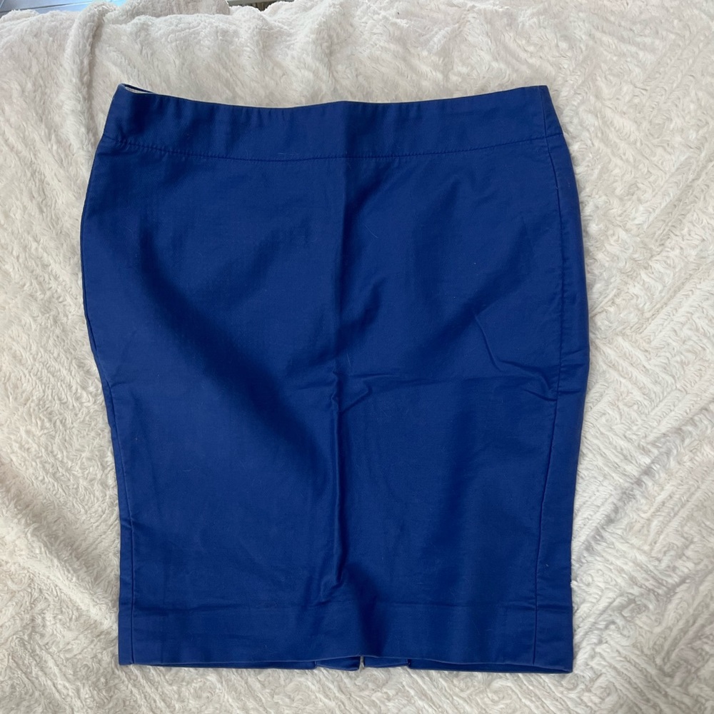 🟢 J Crew blue pencil skirt. Size 6. Royal Blue.